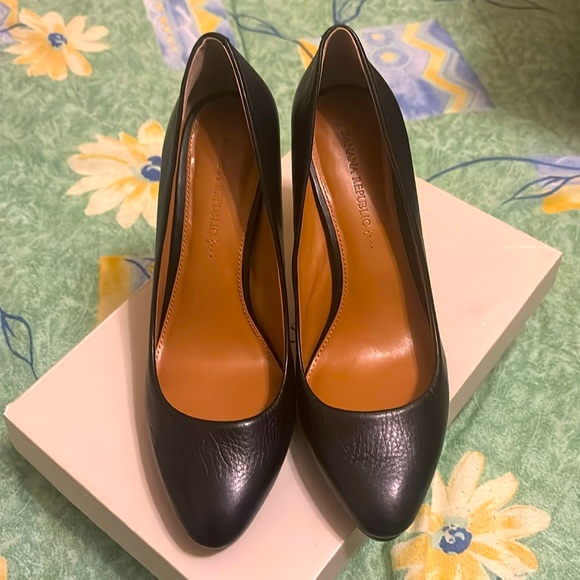 New - Size 8 Black Heels - Picture 1 of 6